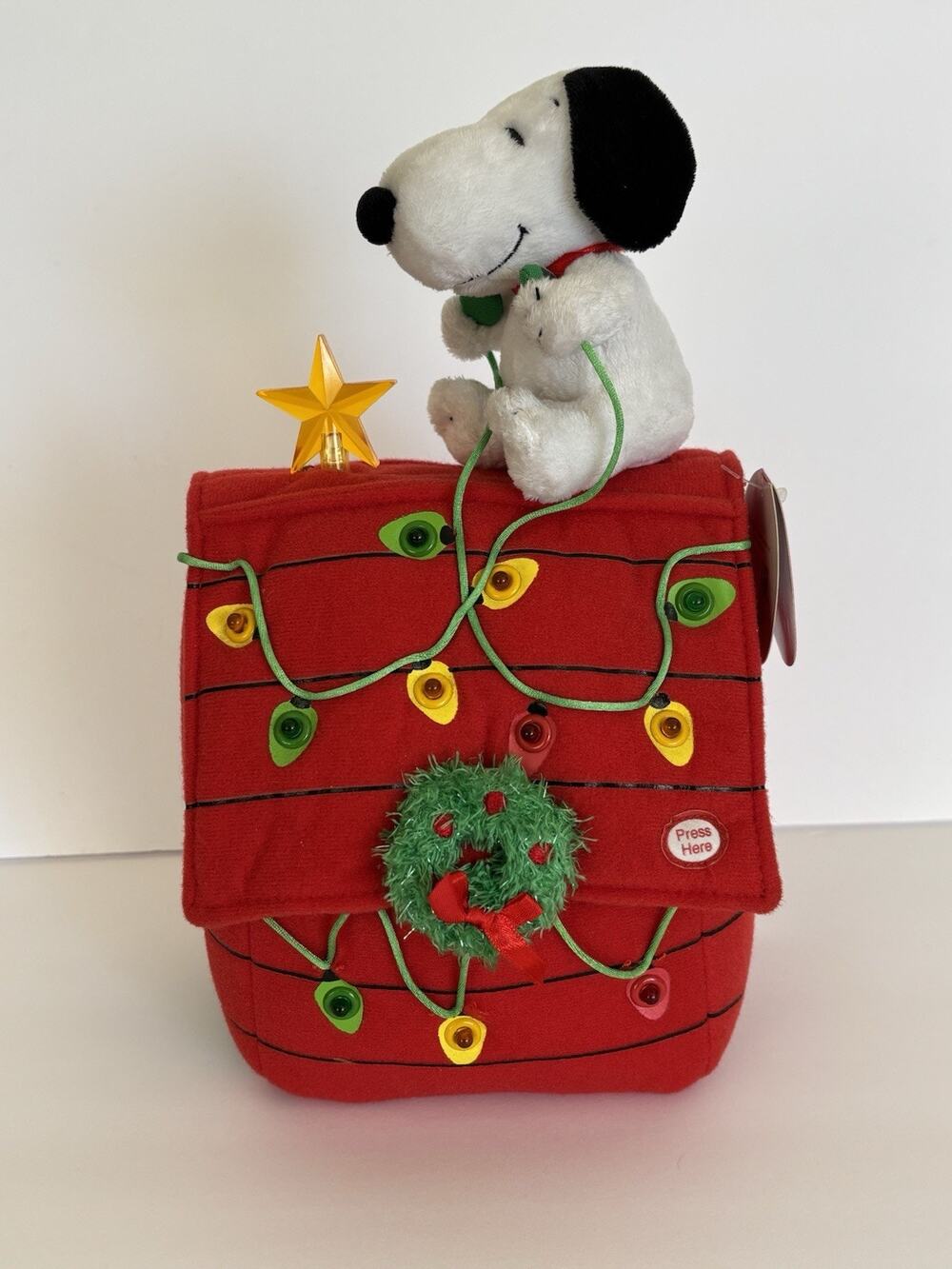 Hallmark Christmas Deck the Halls Snoopy Plush Doghouse Lights Music 2008
